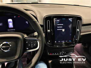 "Volvo XC40 Recharge" تقدم عصر جديد لتكنولوجيا السيارات الكهربائية