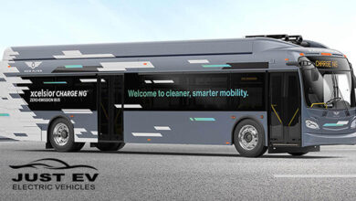 "New Flyer" تكشف عن حافلة كهربائية أخف وزنًا وأكثر كفاءة وأطول مدى
