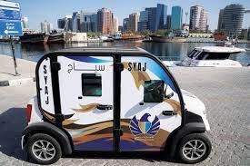 جمارك دبي تدعم مبادرة "سياج" الذكية بـ10 سيارات كهربائية لفحص البضائع