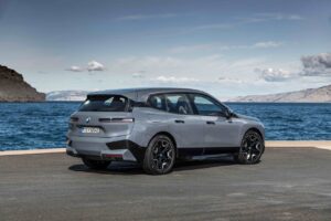 BMW تكشف عن 3 سيارات كهربائية جديدة