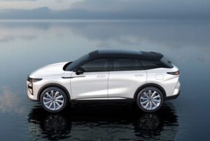Chery Exeed Yaoguang الشكل الجانبي