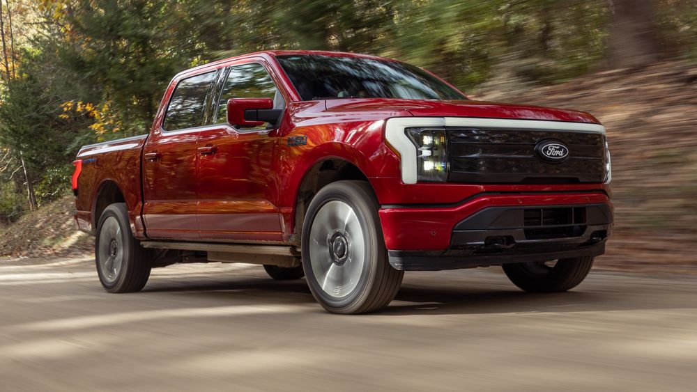 فورد F-150 لايتنينج 2025